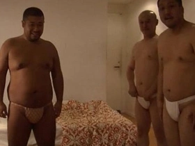 ä¸‰äººã®ãƒãƒƒãƒãƒ£ãƒªãƒ›ãƒ¢è¦ªçˆ¶ãŒè¤Œã‚’ã—ã‚ç”·ã®ä½“ã‚’å‘³ã‚ã„ã¤ãã™ï¼[ãƒ•ãƒ³ãƒ‰ã‚·ã€€ best asian gay porn site